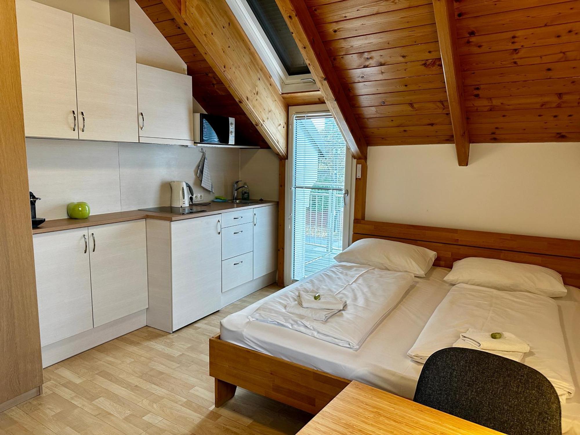 Ajo Balcony Lake View Studio Apartments - Self-Check-In Вена Экстерьер фото